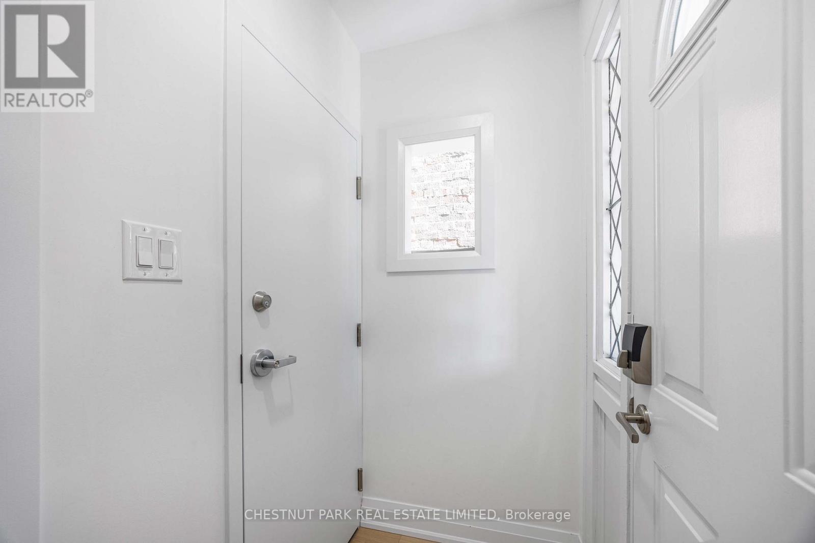 Upper - 54 Mcnairn Avenue, Toronto, Ontario  M5M 2H5 - Photo 10 - C12627036