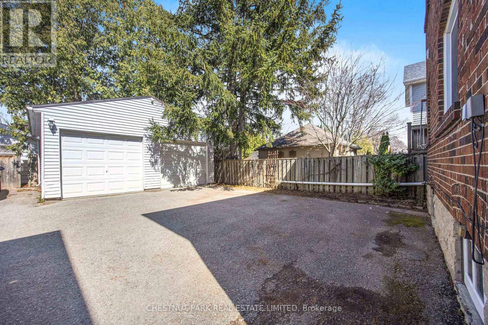 Upper - 54 Mcnairn Avenue, Toronto, Ontario  M5M 2H5 - Photo 13 - C12627036