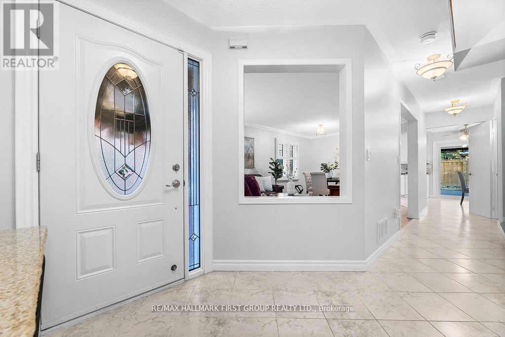 122 Thicket Crescent, Pickering, Ontario  L1V 6S6 - Photo 3 - E12626972