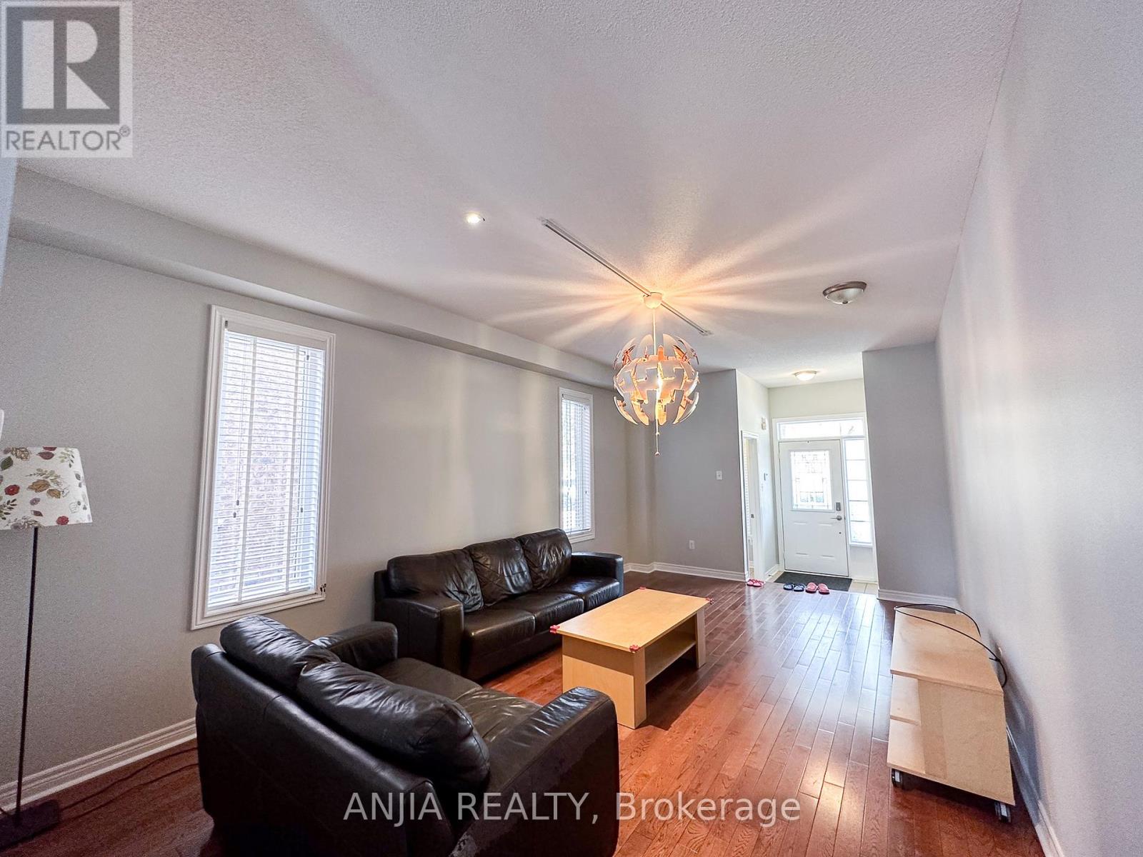 21 Fitzroy Avenue, Markham, Ontario L6E 0J4 - Photo 7 - N12626962