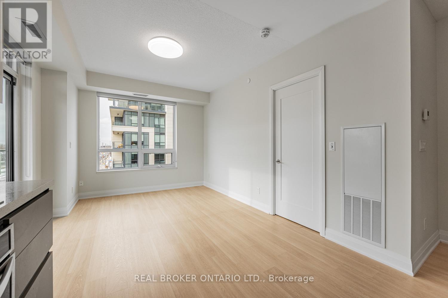 809 - 398 Highway 7 E, Richmond Hill, Ontario L4B 0G6 - Photo 4 - N12627060