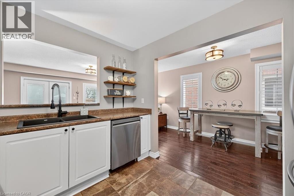 616 Iris Court, Burlington, Ontario L7L 7A1 - Photo 11 - 40785889