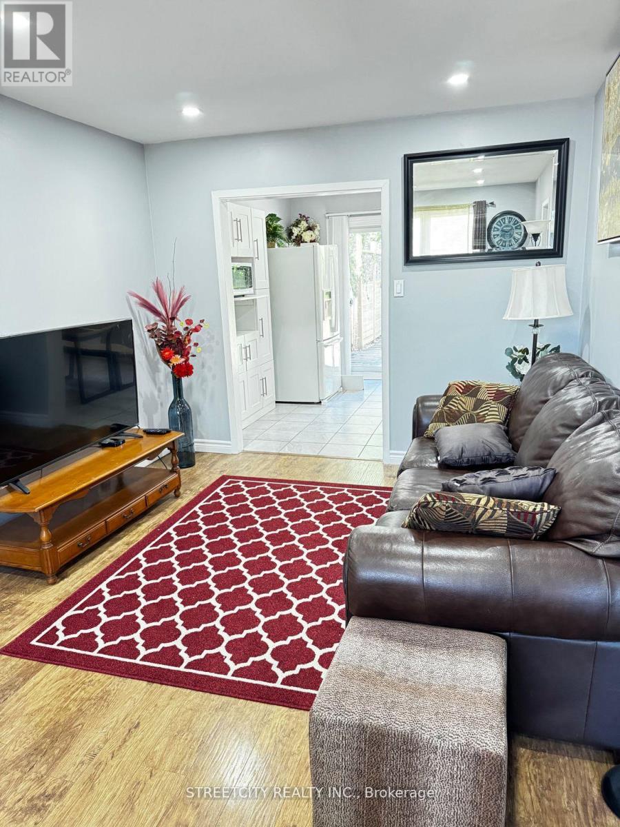 Room - 237 Homestead Crescent, London North, Ontario N6G 2E7 - Photo 10 - X12627084