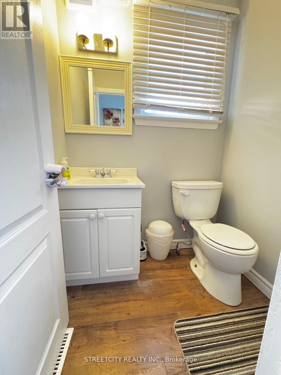 Room - 237 Homestead Crescent, London North, Ontario N6G 2E7 - Photo 14 - X12627084