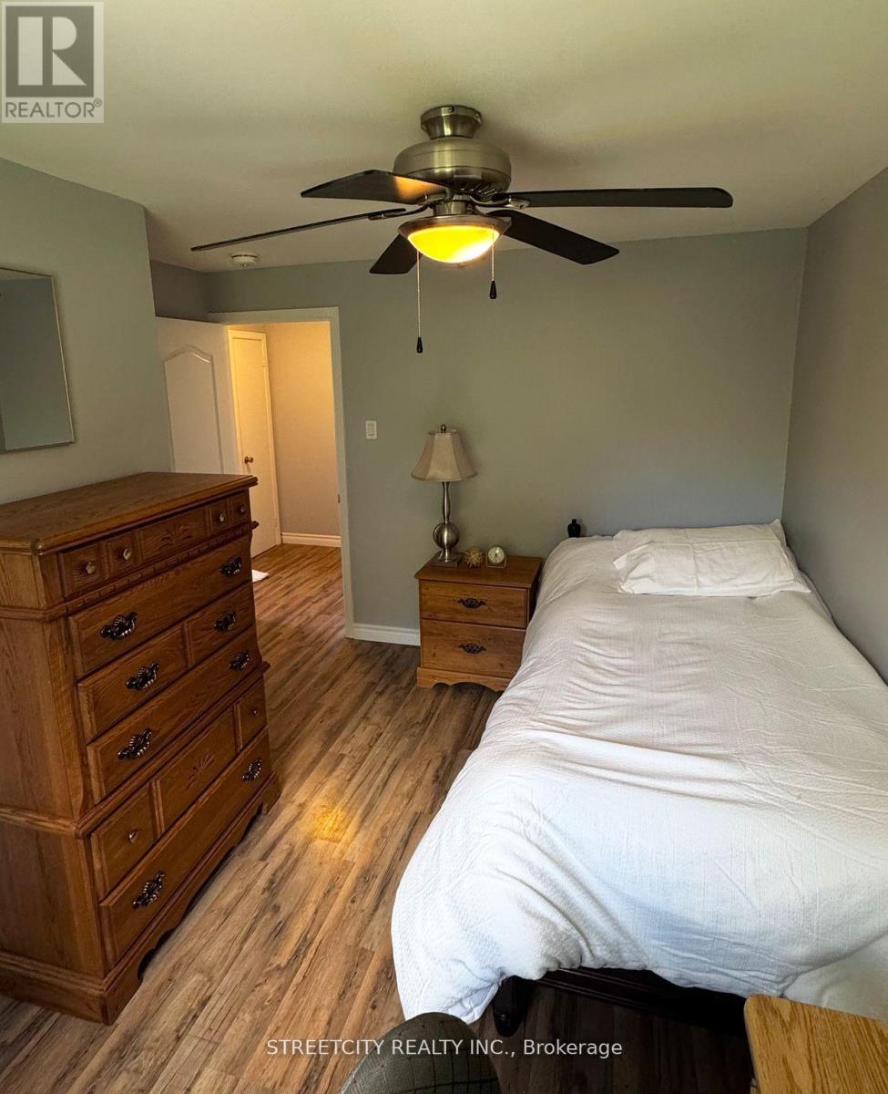 Room - 237 Homestead Crescent, London North, Ontario N6G 2E7 - Photo 18 - X12627084