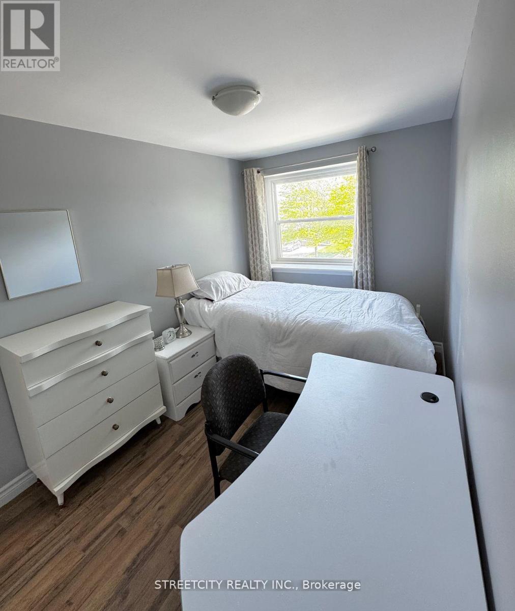 Room - 237 Homestead Crescent, London North, Ontario N6G 2E7 - Photo 19 - X12627084