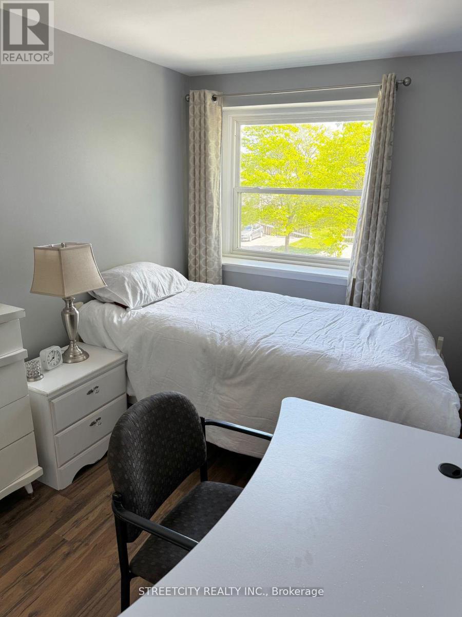 Room - 237 Homestead Crescent, London North, Ontario N6G 2E7 - Photo 20 - X12627084