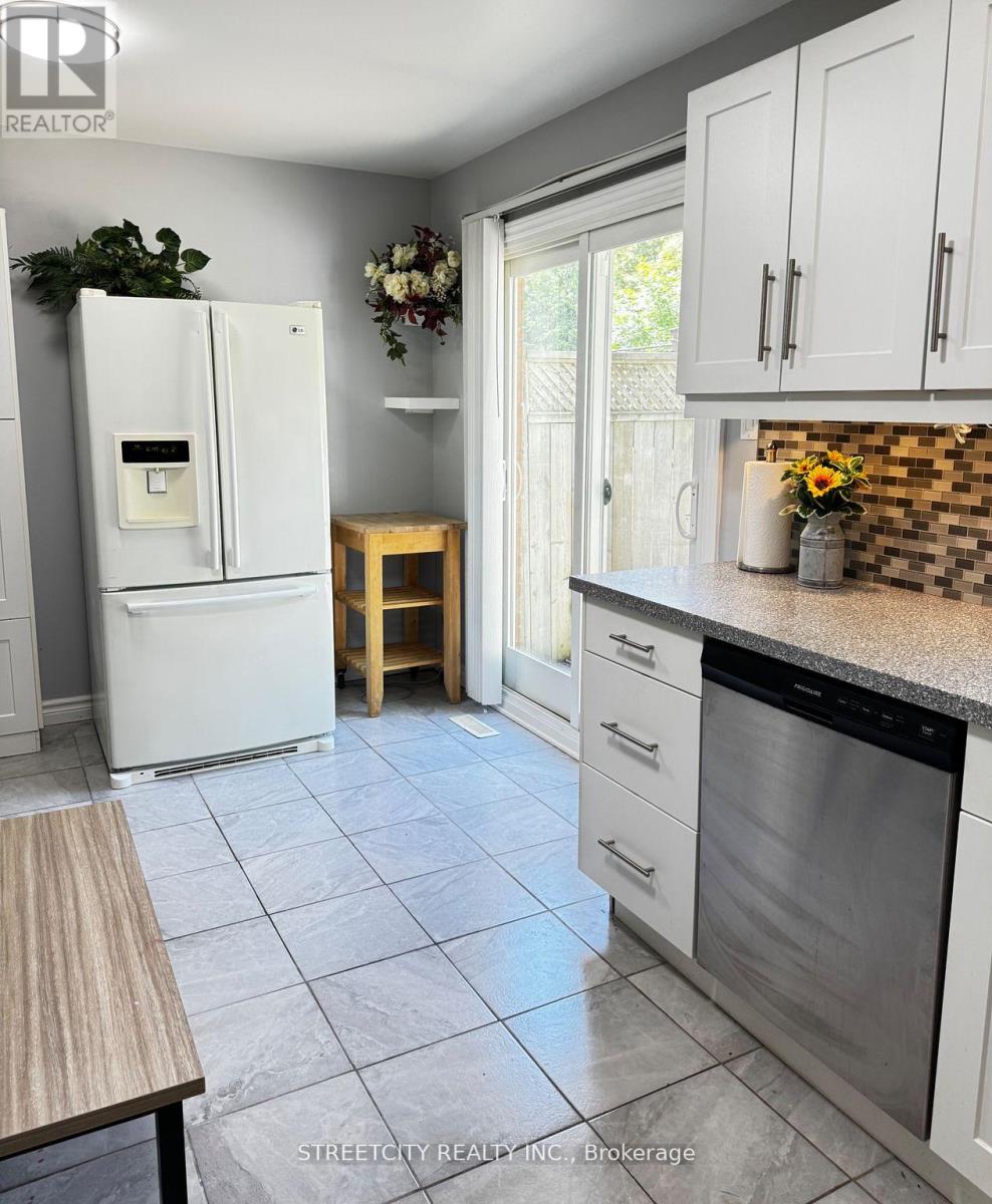 Room - 237 Homestead Crescent, London North, Ontario N6G 2E7 - Photo 4 - X12627084