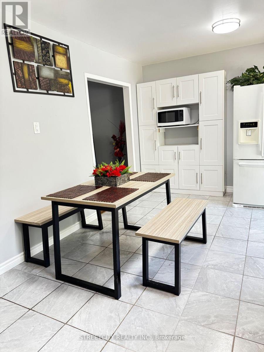 Room - 237 Homestead Crescent, London North, Ontario N6G 2E7 - Photo 5 - X12627084