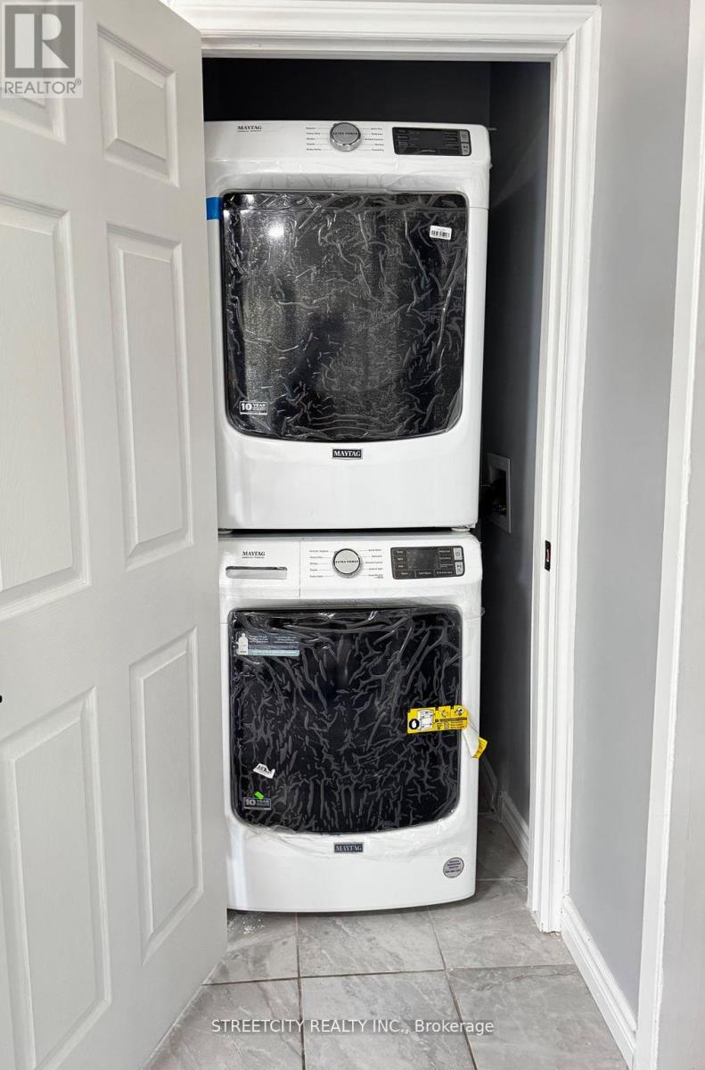 Room - 237 Homestead Crescent, London North, Ontario N6G 2E7 - Photo 7 - X12627084