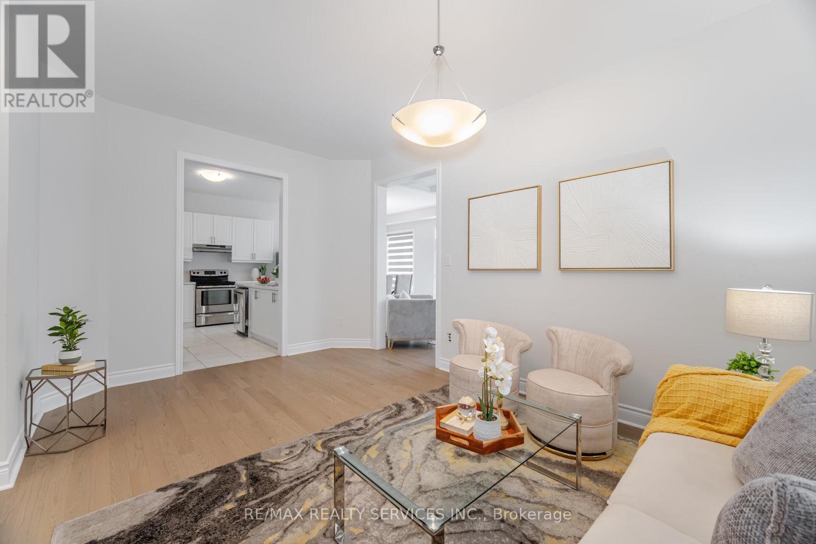 36 Michener Drive, Brampton, Ontario  L6R 4E9 - Photo 10 - W12626960