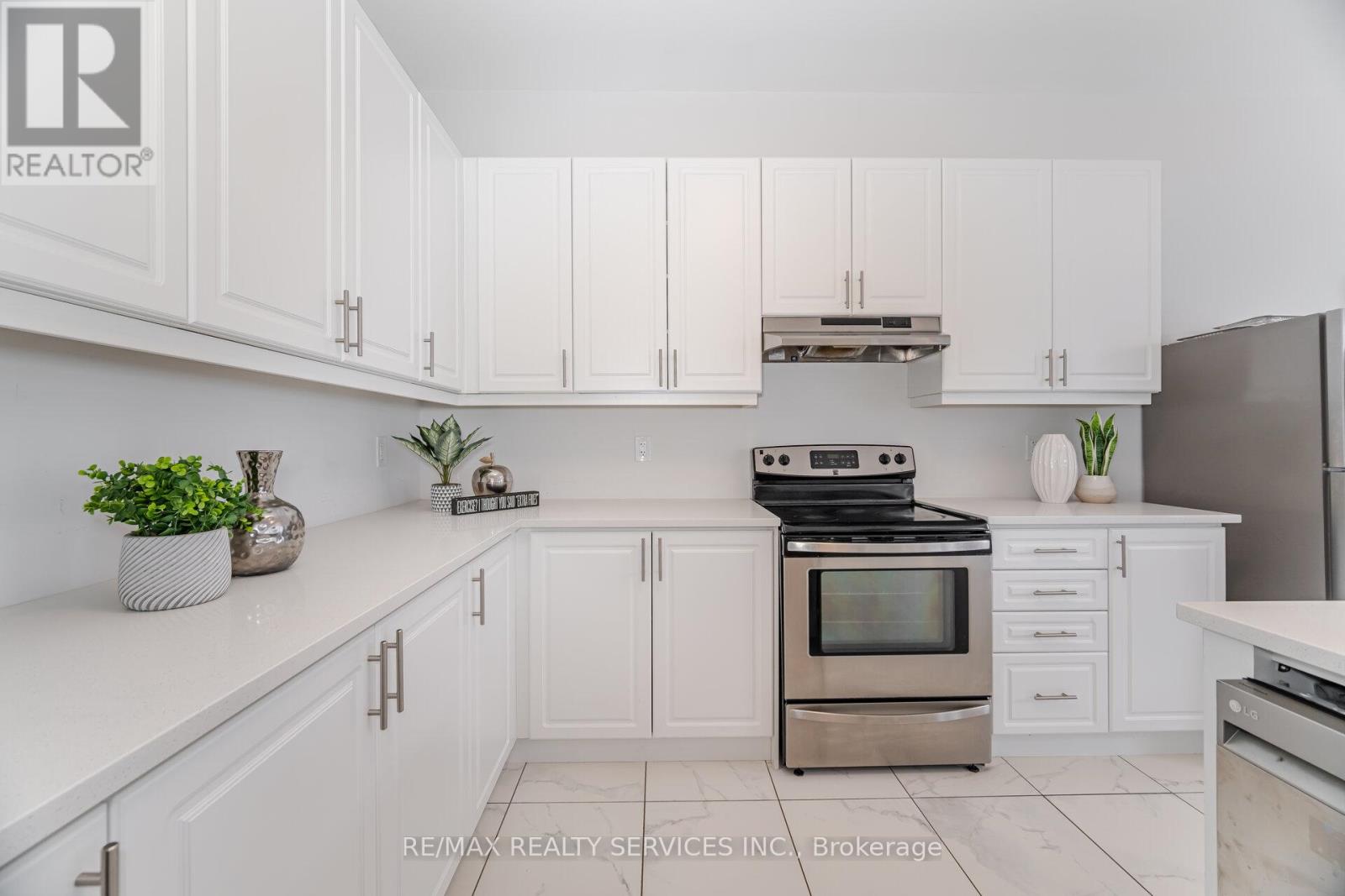 36 Michener Drive, Brampton, Ontario  L6R 4E9 - Photo 13 - W12626960