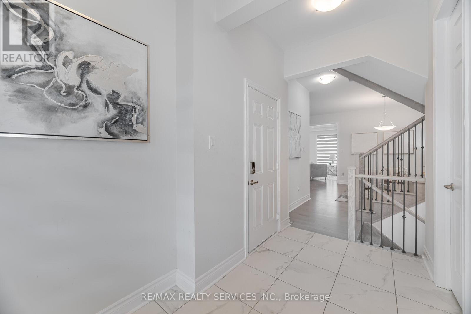 36 Michener Drive, Brampton, Ontario  L6R 4E9 - Photo 6 - W12626960