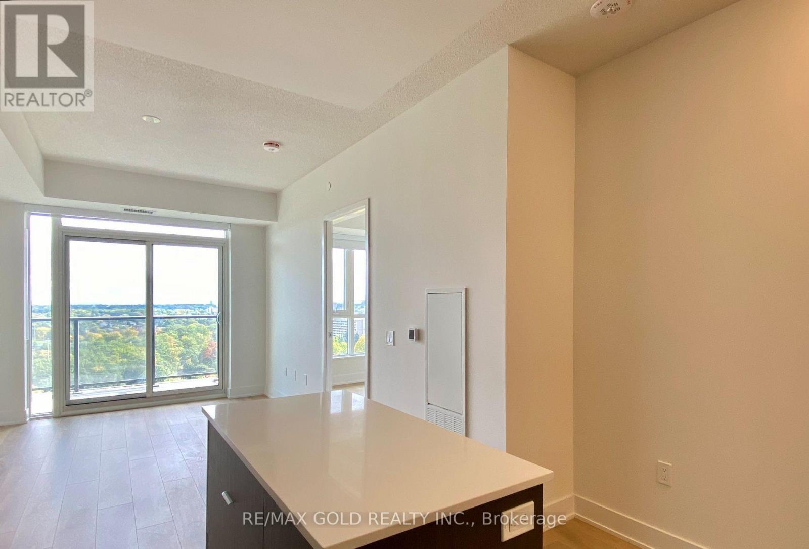 901 - 202 Burnhamthorpe Road E, Mississauga (City Centre), Ontario  L5A 0B2 - Photo 3 - W12627002