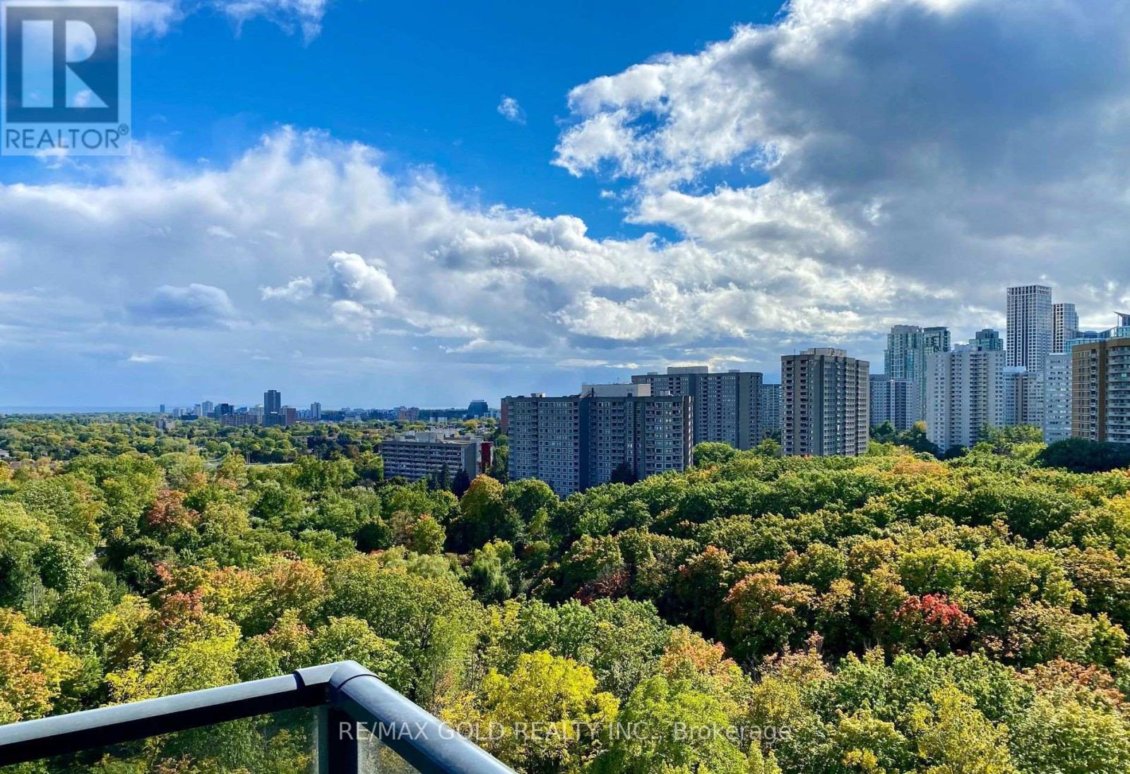 901 - 202 Burnhamthorpe Road E, Mississauga (City Centre), Ontario  L5A 0B2 - Photo 4 - W12627002