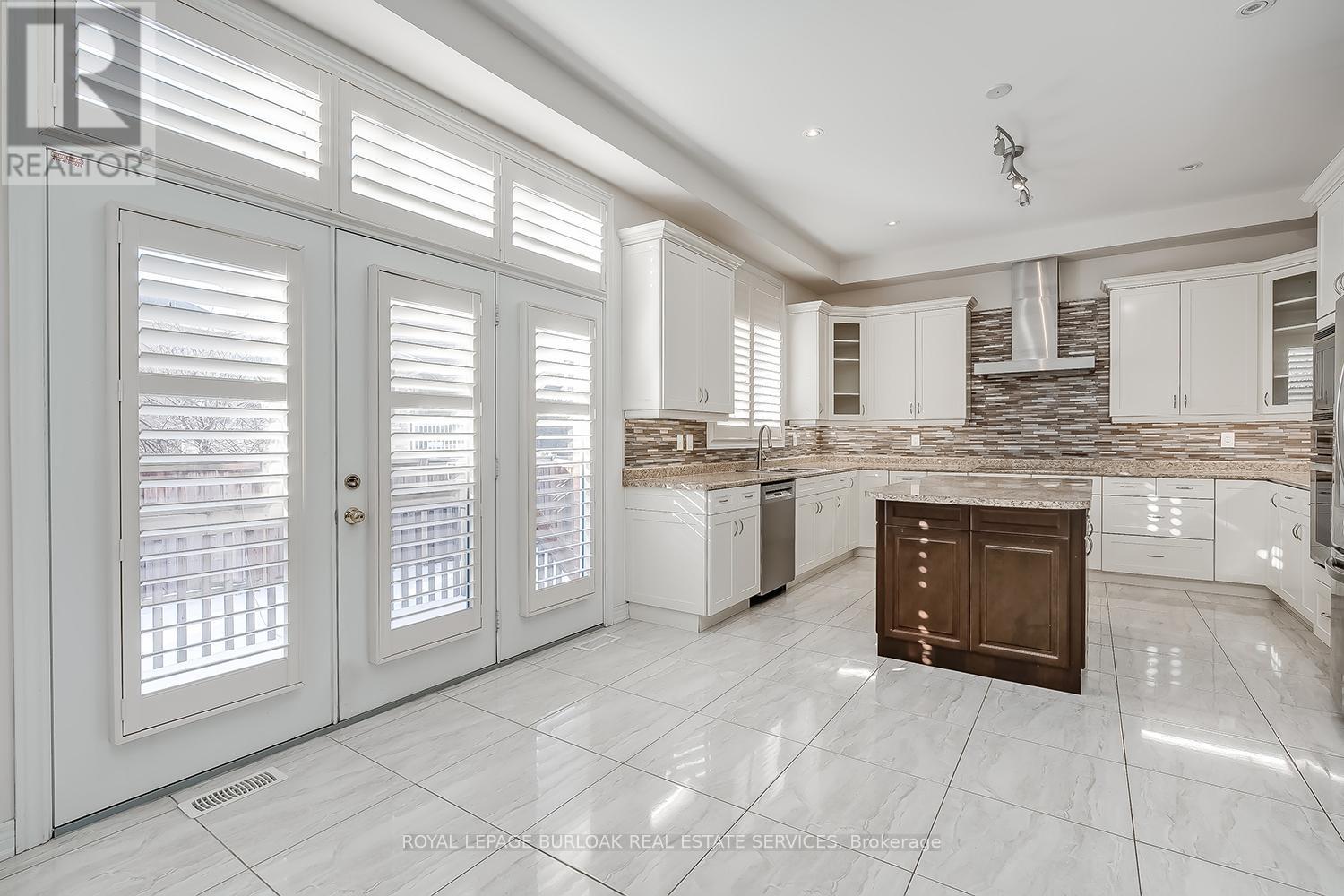 3124 Velebit Park Boulevard, Burlington, Ontario  L7M 0M1 - Photo 9 - W12627040