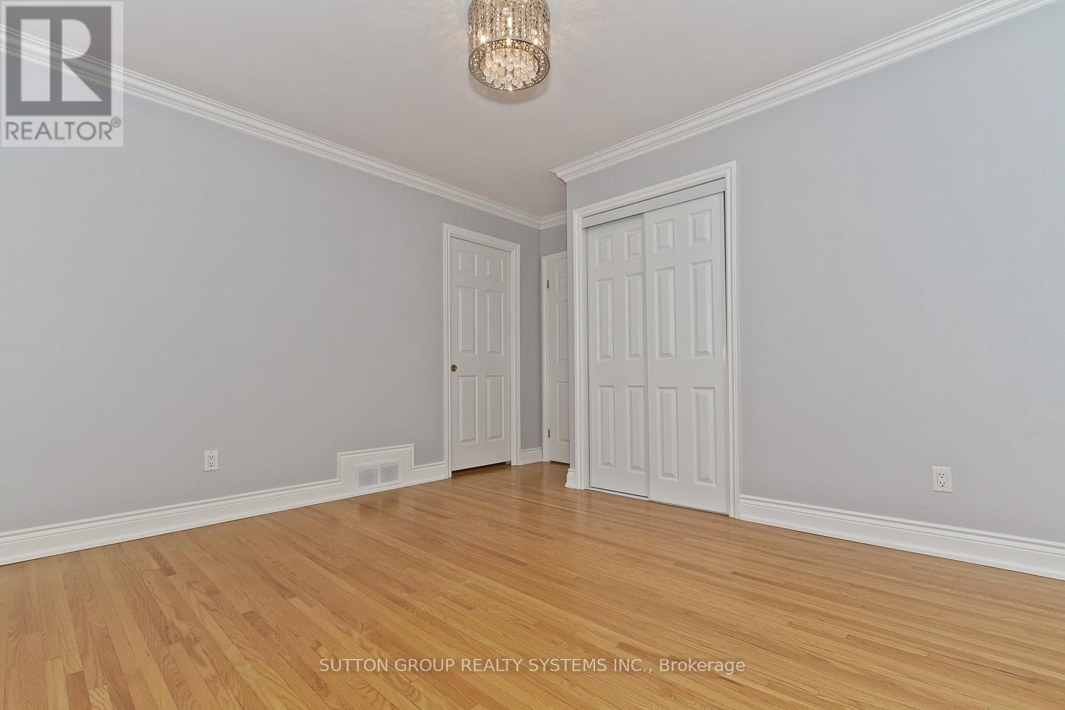 36 Doddington Drive, Toronto (Stonegate-Queensway), Ontario  M8Y 1S4 - Photo 16 - W12627044