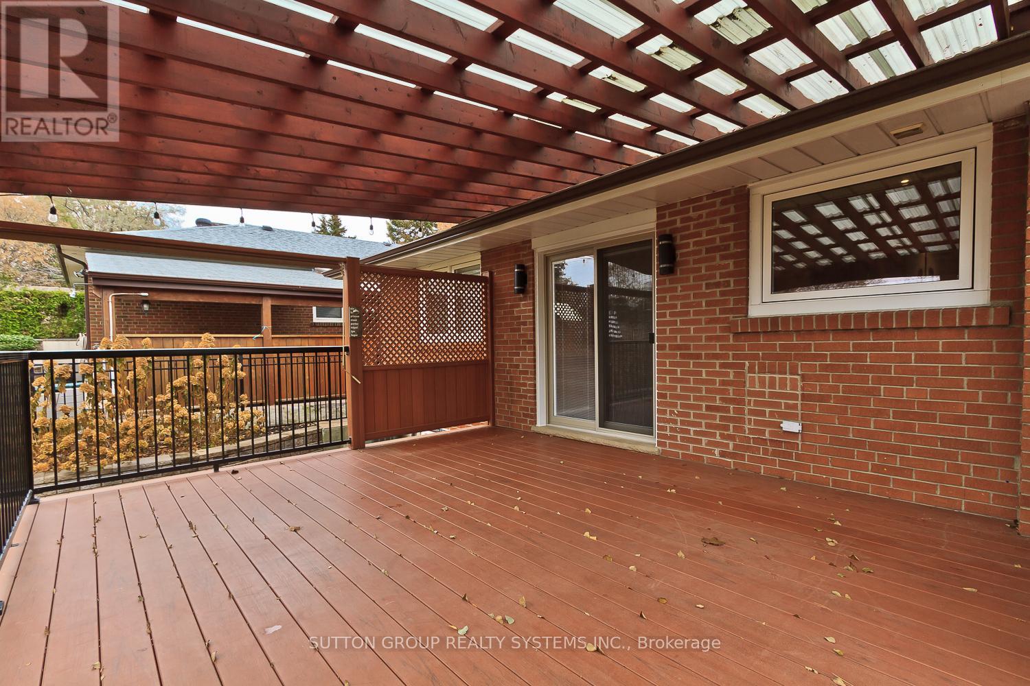 36 Doddington Drive, Toronto (Stonegate-Queensway), Ontario  M8Y 1S4 - Photo 22 - W12627044