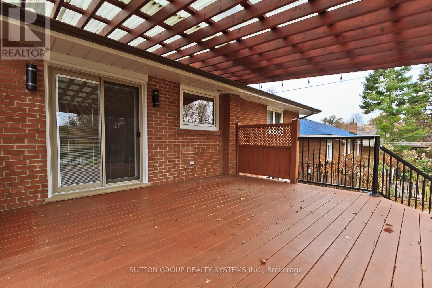 36 Doddington Drive, Toronto (Stonegate-Queensway), Ontario  M8Y 1S4 - Photo 23 - W12627044