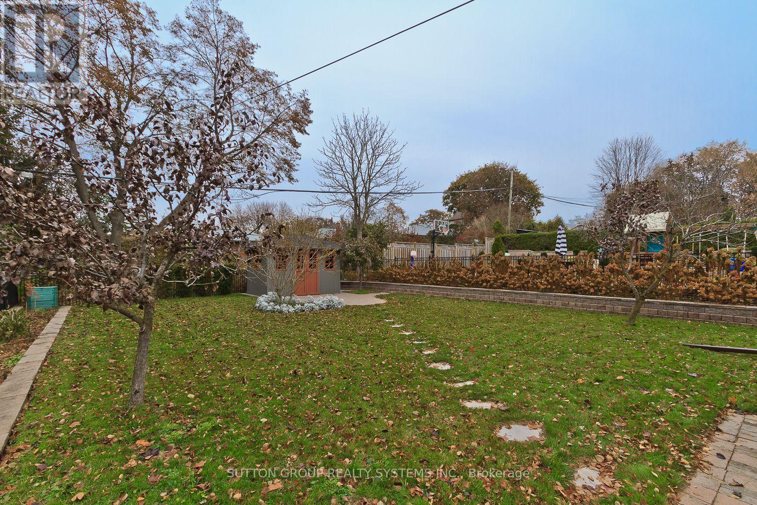 36 Doddington Drive, Toronto (Stonegate-Queensway), Ontario  M8Y 1S4 - Photo 26 - W12627044