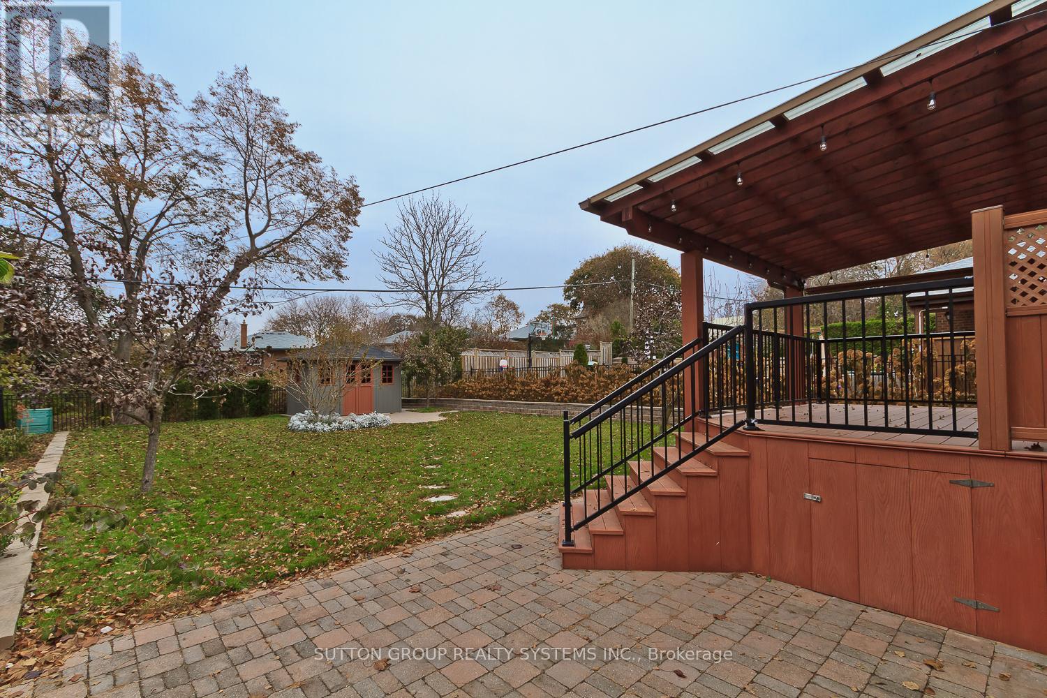 36 Doddington Drive, Toronto (Stonegate-Queensway), Ontario  M8Y 1S4 - Photo 27 - W12627044