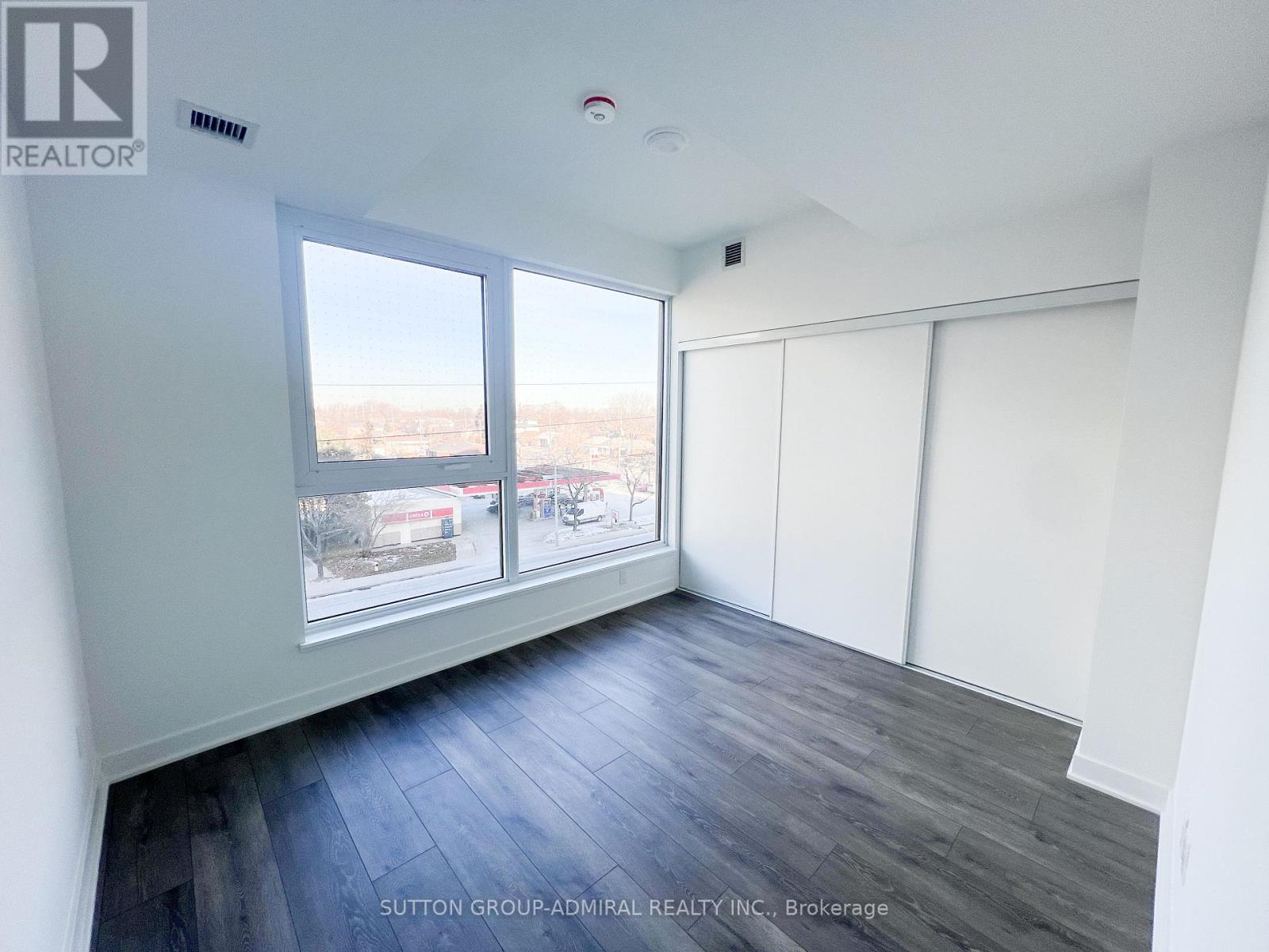 301 - 1007 The Queensway, Toronto (Islington-City Centre West), Ontario  M8Z 6C7 - Photo 4 - W12627046