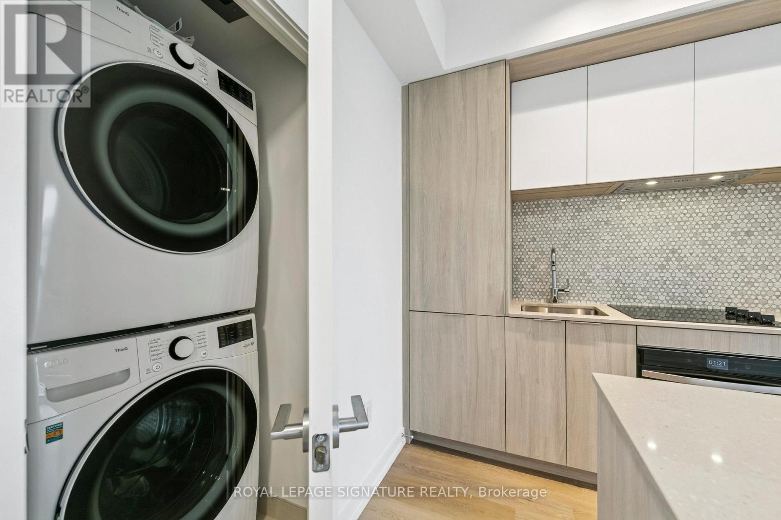 1909 - 395 Square One Drive, Mississauga, Ontario  L5B 0P6 - Photo 15 - W12627052