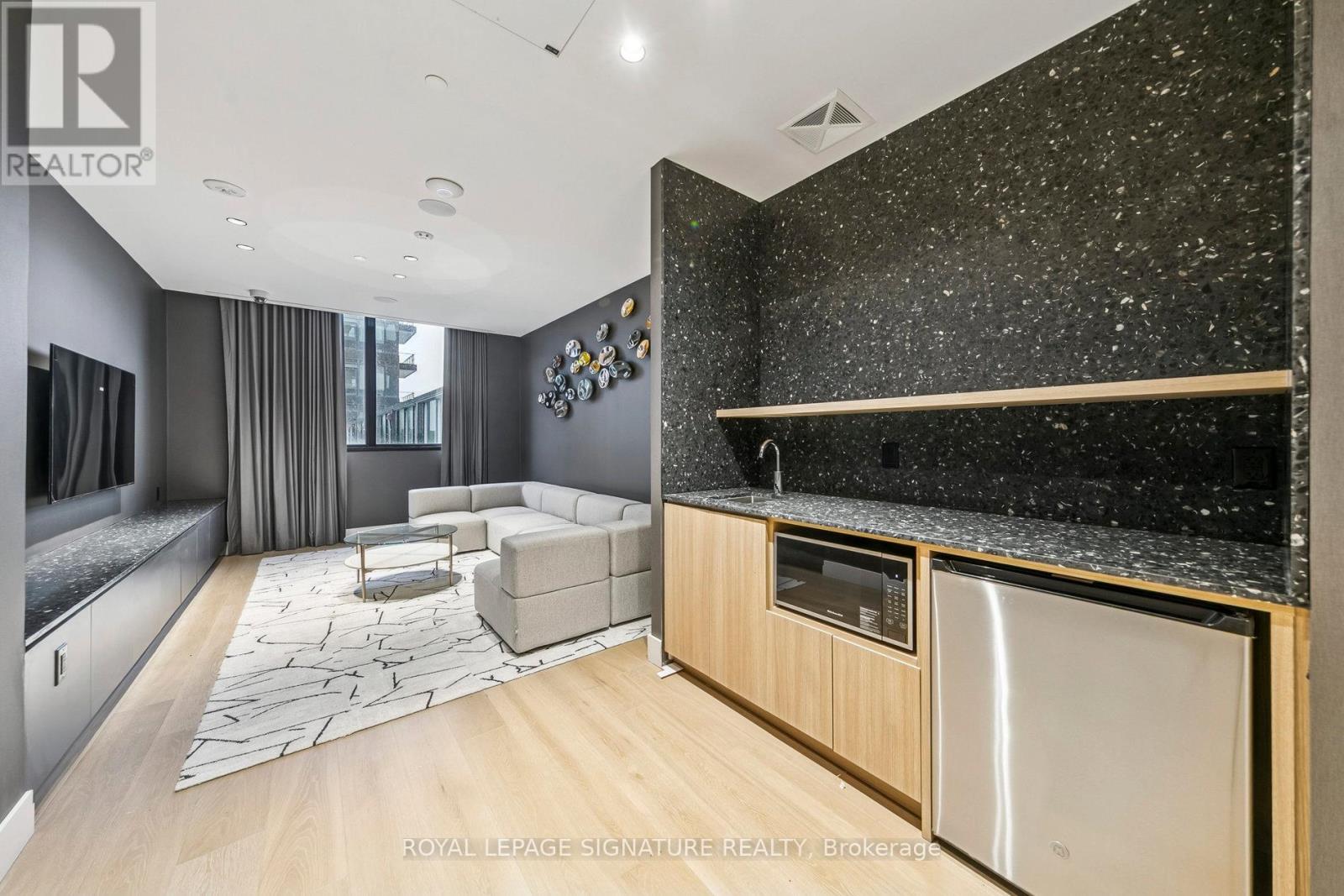 1909 - 395 Square One Drive, Mississauga, Ontario  L5B 0P6 - Photo 18 - W12627052