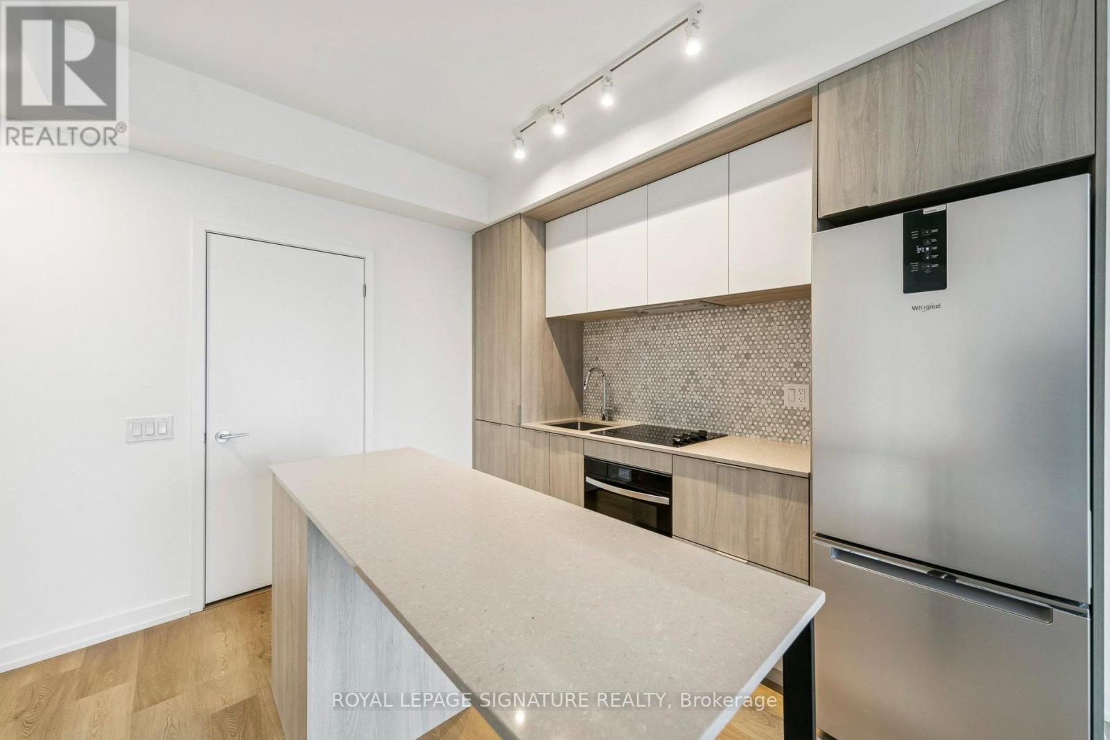 1909 - 395 Square One Drive, Mississauga, Ontario  L5B 0P6 - Photo 4 - W12627052