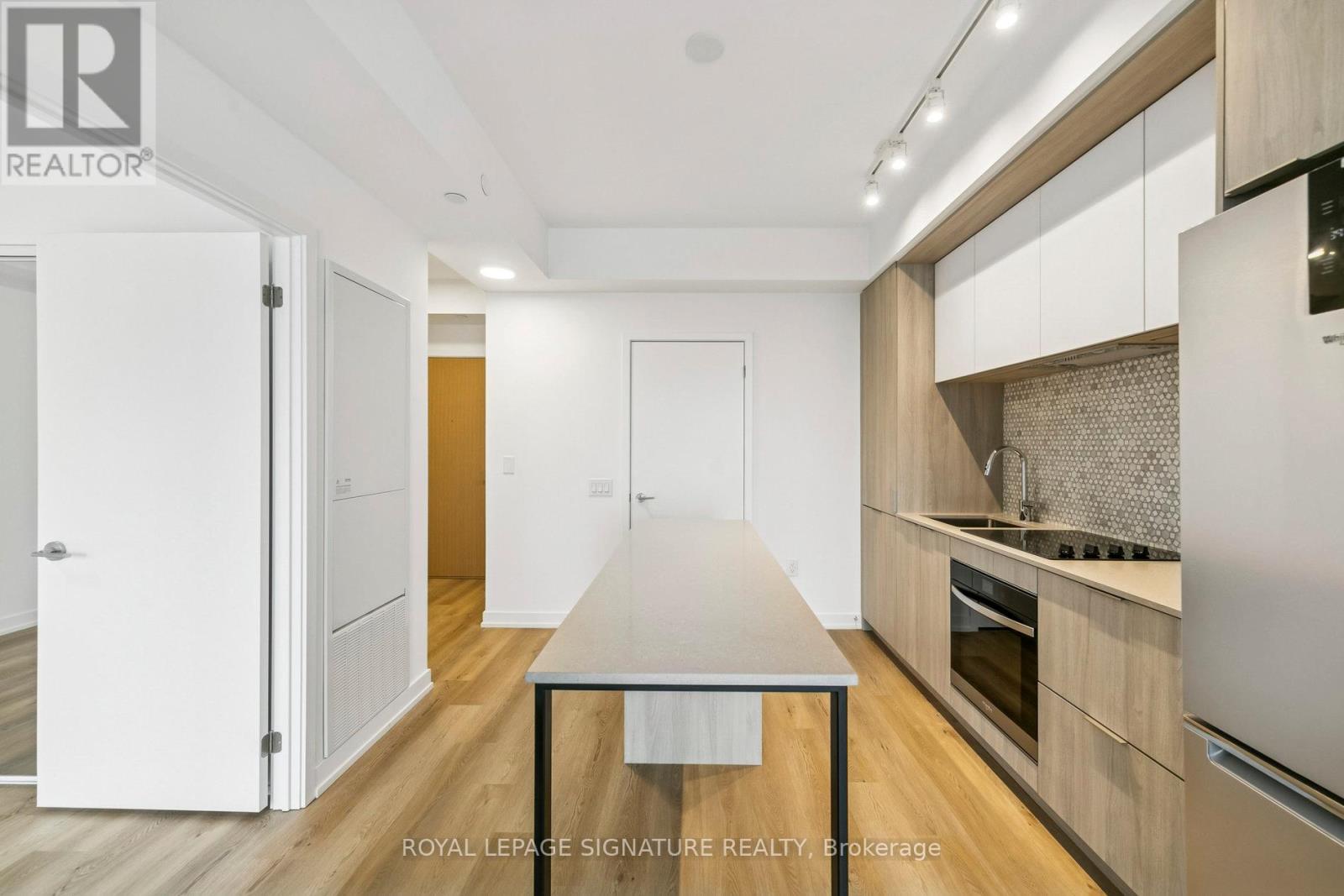 1909 - 395 Square One Drive, Mississauga, Ontario  L5B 0P6 - Photo 5 - W12627052