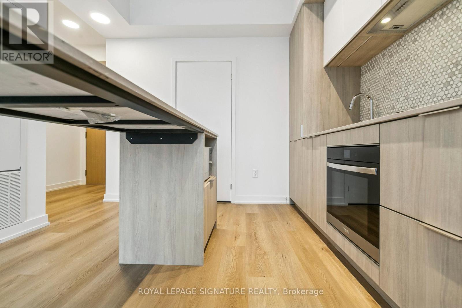 1909 - 395 Square One Drive, Mississauga, Ontario  L5B 0P6 - Photo 7 - W12627052