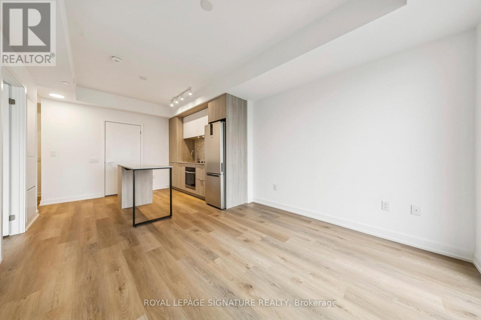 1909 - 395 Square One Drive, Mississauga, Ontario  L5B 0P6 - Photo 9 - W12627052