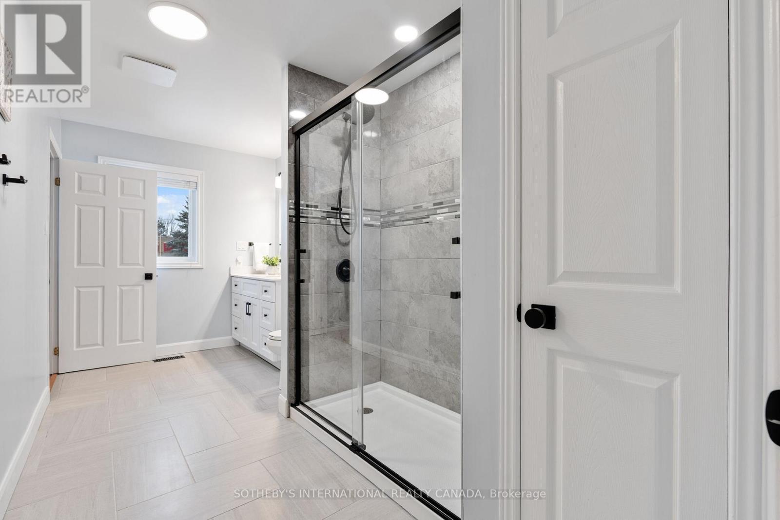 17 South River Road, Georgina, Ontario  L0E 1R0 - Photo 29 - N12616932