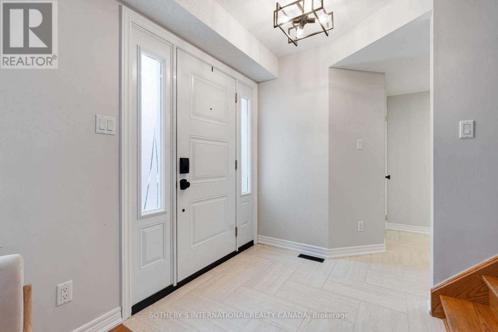 17 South River Road, Georgina, Ontario  L0E 1R0 - Photo 10 - N12616932