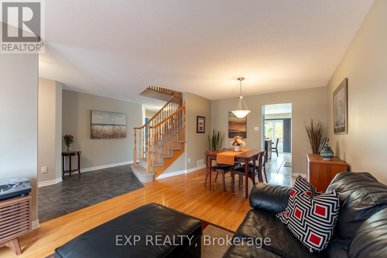 17 Olde Towne Avenue, Russell, Ontario  K4R 0A5 - Photo 10 - X12482856