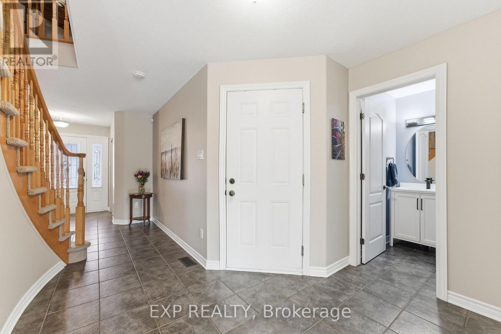 17 Olde Towne Avenue, Russell, Ontario  K4R 0A5 - Photo 11 - X12482856