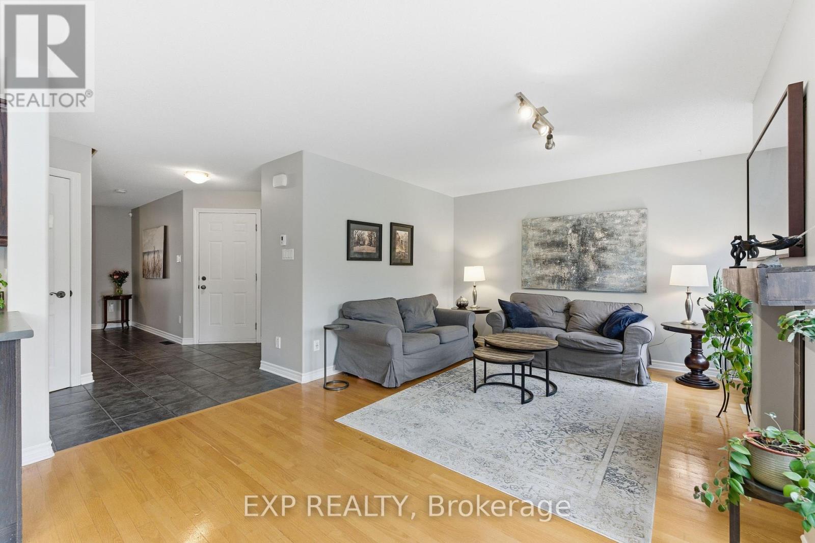 17 Olde Towne Avenue, Russell, Ontario  K4R 0A5 - Photo 13 - X12482856