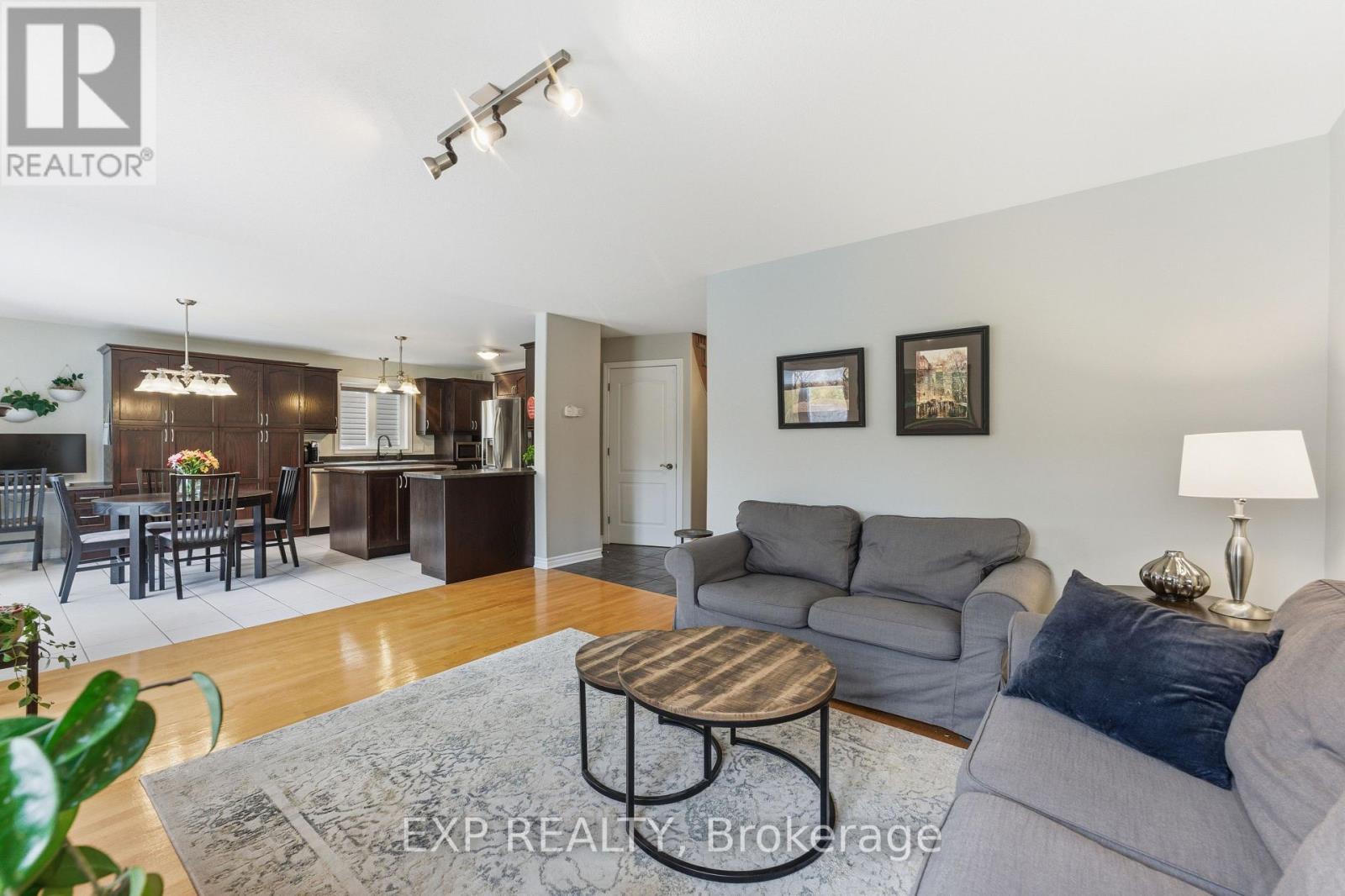 17 Olde Towne Avenue, Russell, Ontario  K4R 0A5 - Photo 15 - X12482856