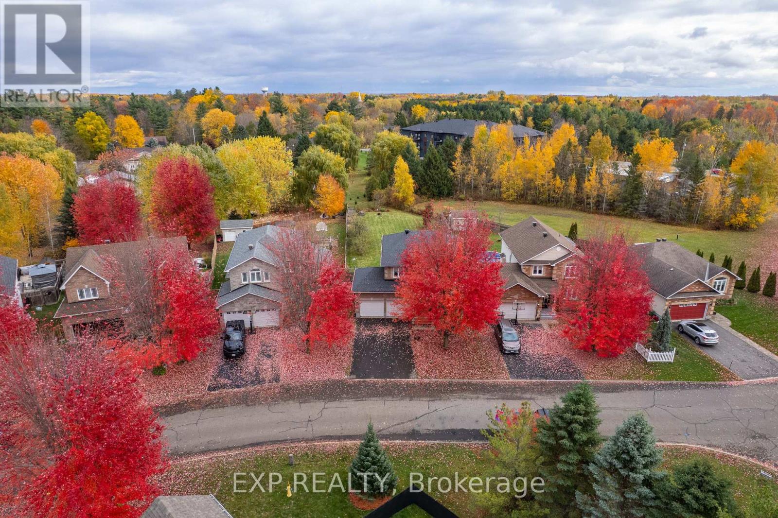 17 Olde Towne Avenue, Russell, Ontario  K4R 0A5 - Photo 2 - X12482856