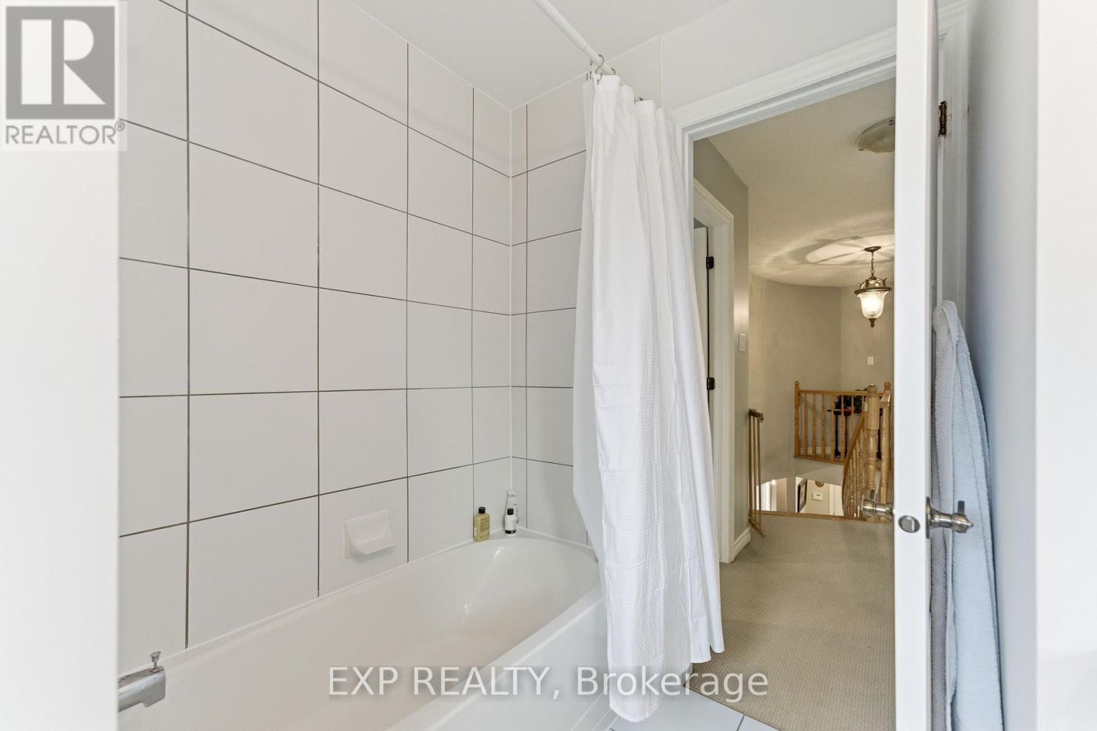 17 Olde Towne Avenue, Russell, Ontario  K4R 0A5 - Photo 27 - X12482856