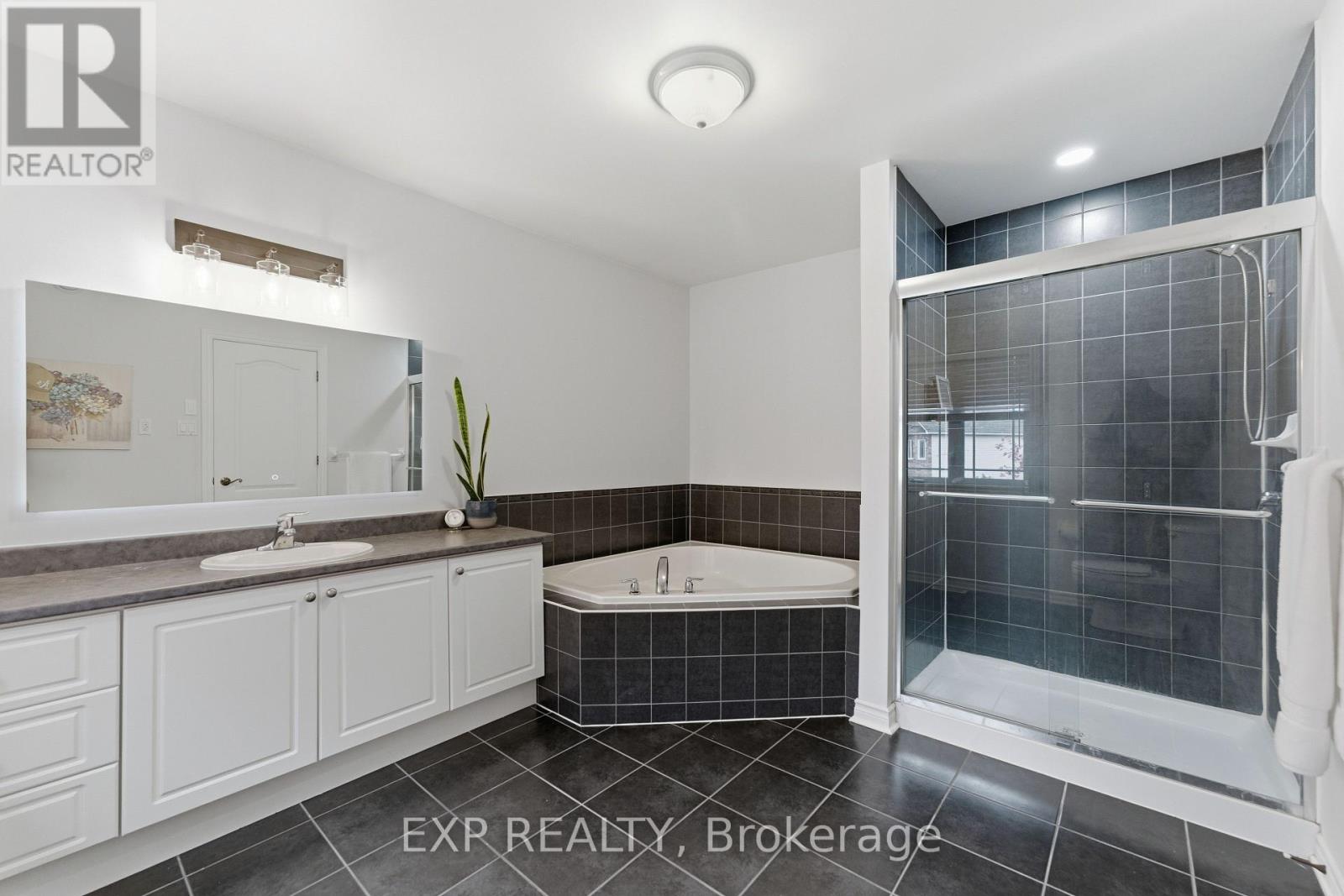 17 Olde Towne Avenue, Russell, Ontario  K4R 0A5 - Photo 36 - X12482856