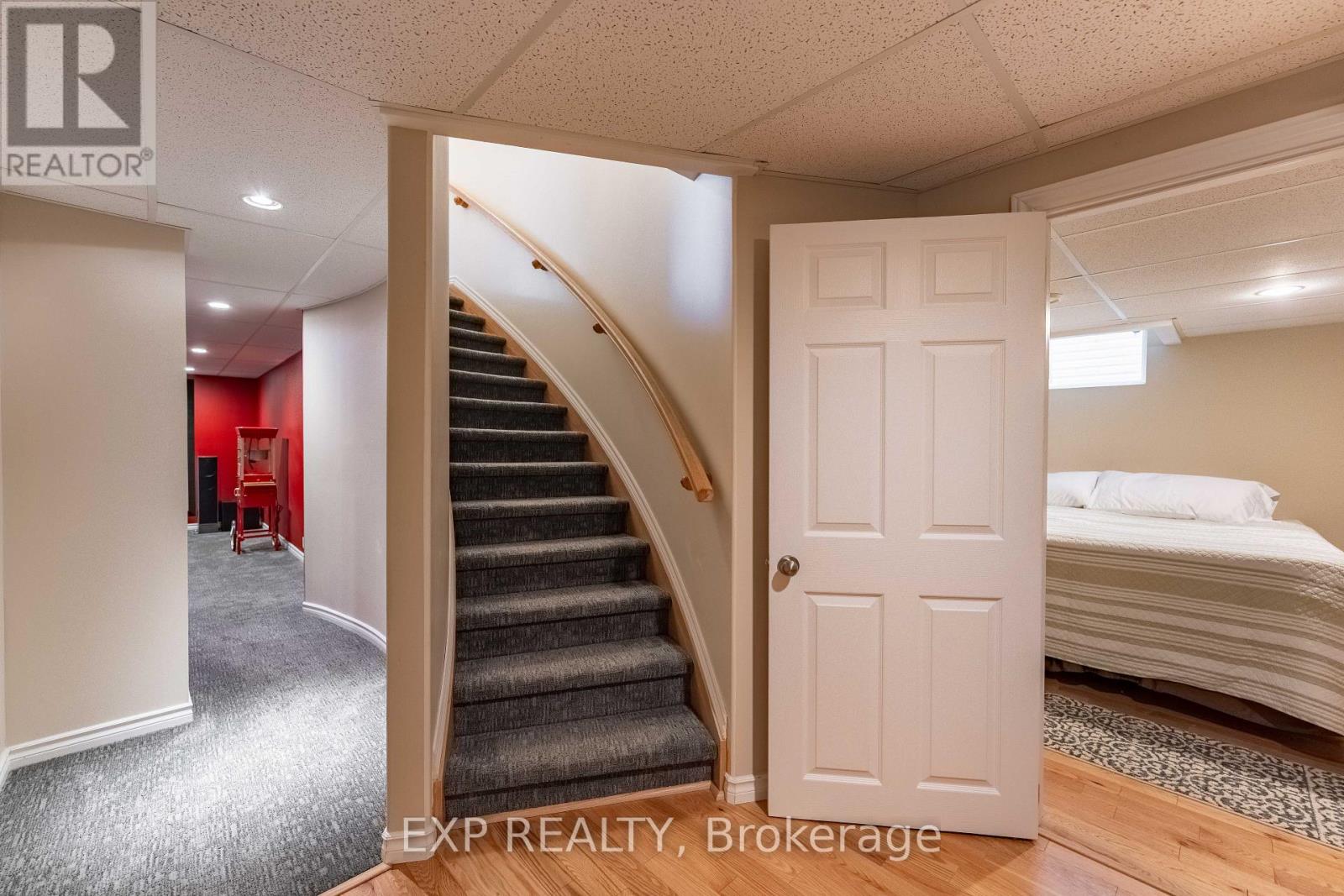 17 Olde Towne Avenue, Russell, Ontario  K4R 0A5 - Photo 38 - X12482856