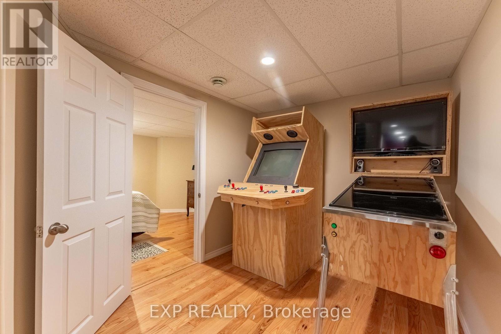 17 Olde Towne Avenue, Russell, Ontario  K4R 0A5 - Photo 39 - X12482856