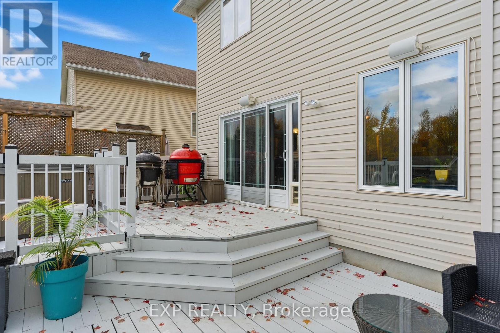 17 Olde Towne Avenue, Russell, Ontario  K4R 0A5 - Photo 46 - X12482856