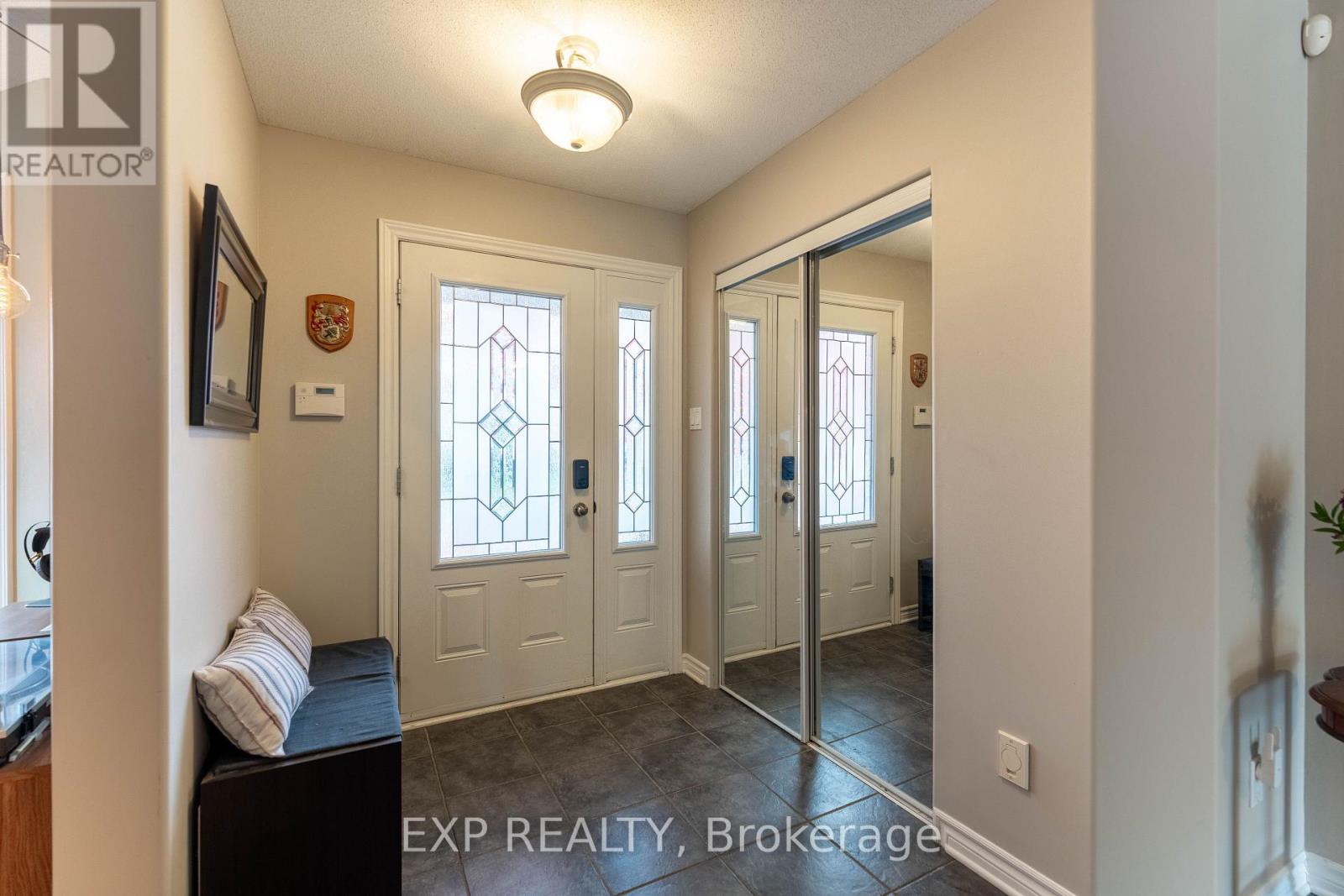 17 Olde Towne Avenue, Russell, Ontario  K4R 0A5 - Photo 6 - X12482856