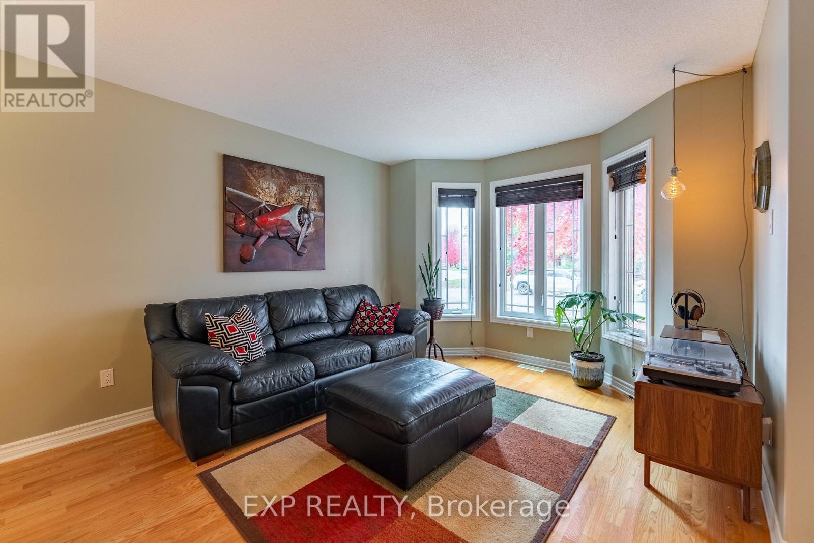 17 Olde Towne Avenue, Russell, Ontario  K4R 0A5 - Photo 8 - X12482856