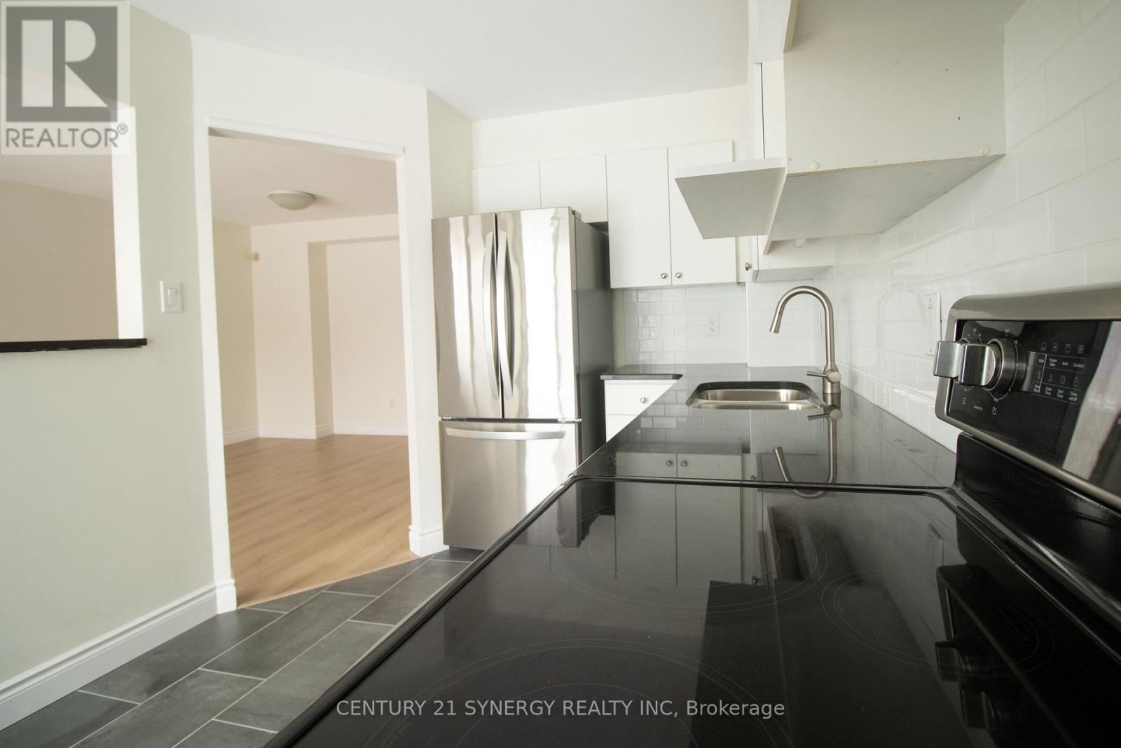 73 Longshire Circle, Ottawa, Ontario  K2J 4K6 - Photo 2 - X12627072