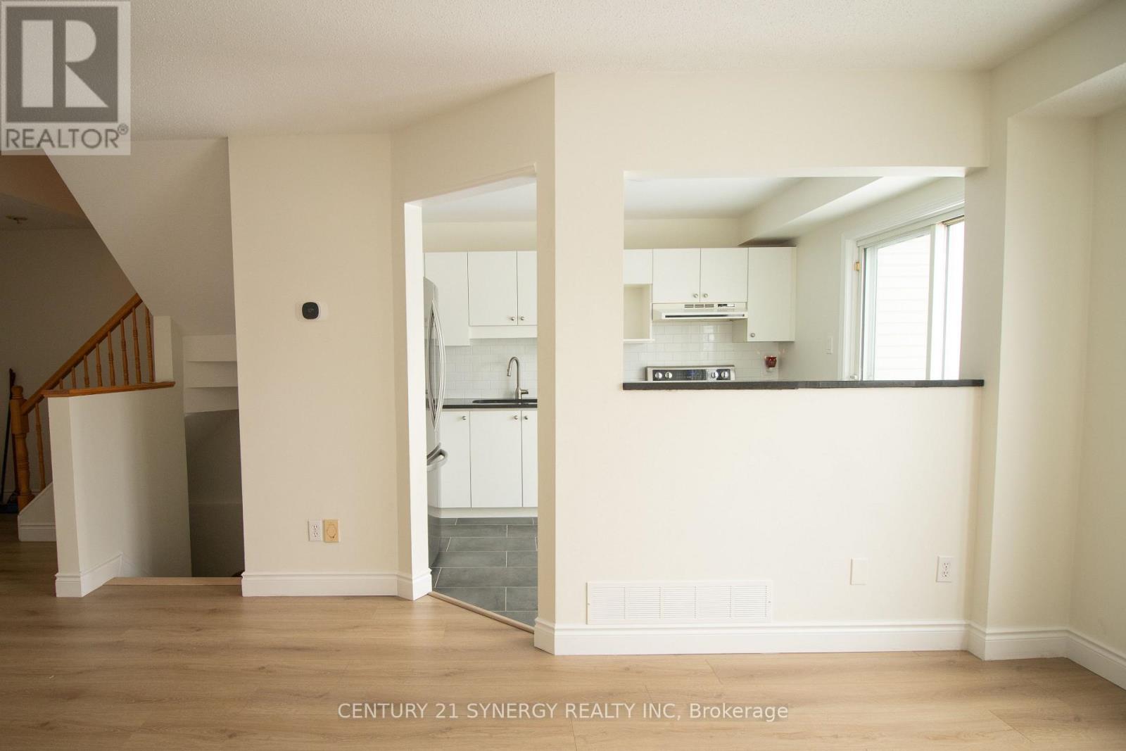 73 Longshire Circle, Ottawa, Ontario  K2J 4K6 - Photo 5 - X12627072