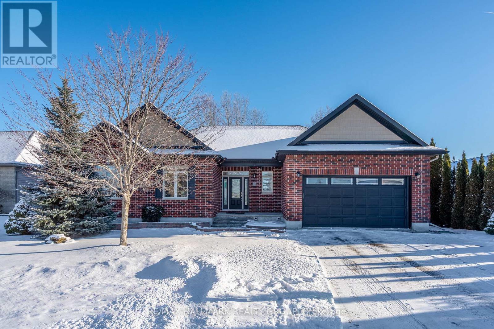 206 Cedarstone Street, Ottawa, Ontario  K0A 2Z0 - Photo 1 - X12627158