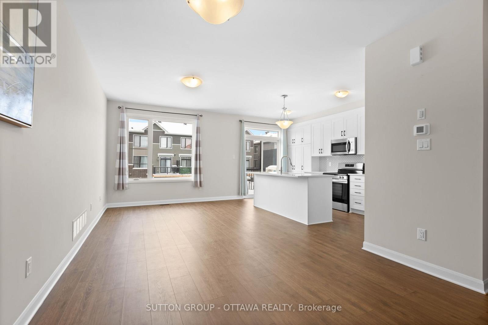 806 Glissade Grove, Ottawa, Ontario  K4A 5R4 - Photo 3 - X12627164